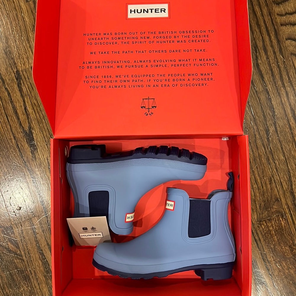 Woman’s Hunter Chelsea rain boots new in box